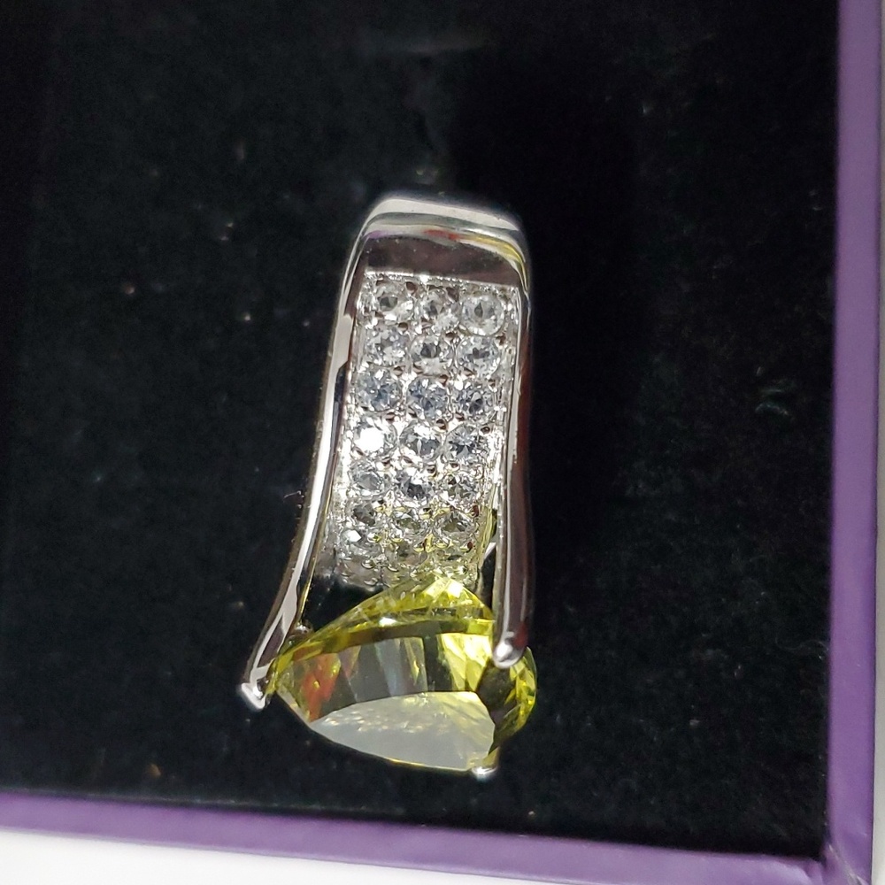 Watch Video / Radiant Majesty Sterling Silver 925 Peridot Ring - Picture 6 of 9